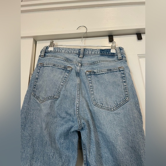 Abercrombie & Fitch The Dad High Rise Light Wash Jeans - Picture 6 of 6